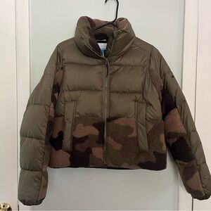 Columbia camo cropped puffer